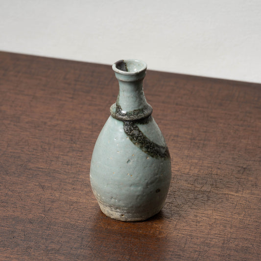 李朝 粉青沙器飾付鉄絵徳利