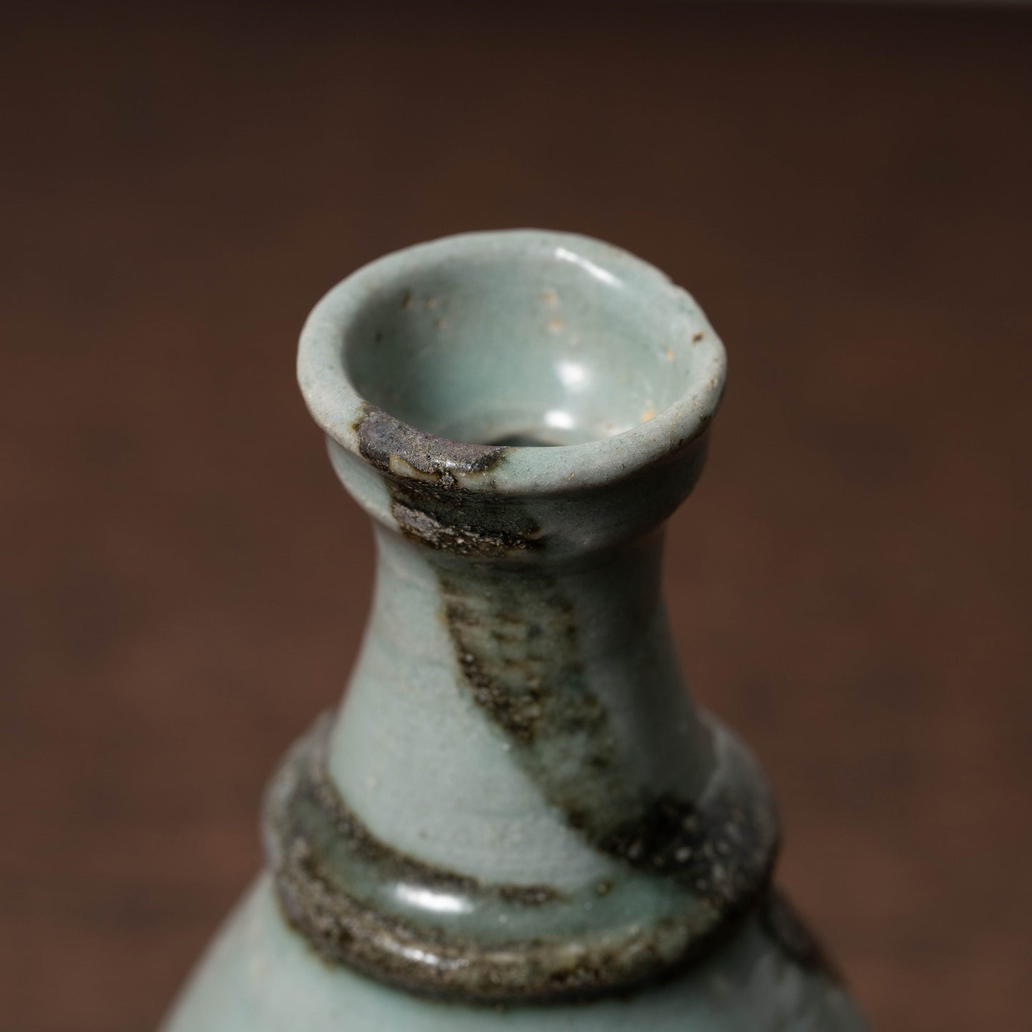 李朝 粉青沙器飾付鉄絵徳利