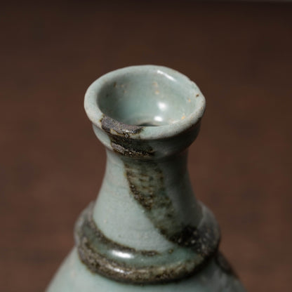 李朝 粉青沙器飾付鉄絵徳利
