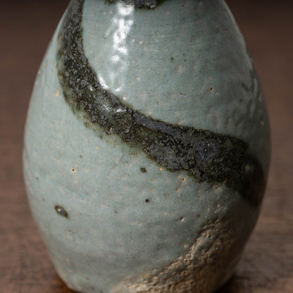 李朝 粉青沙器飾付鉄絵徳利