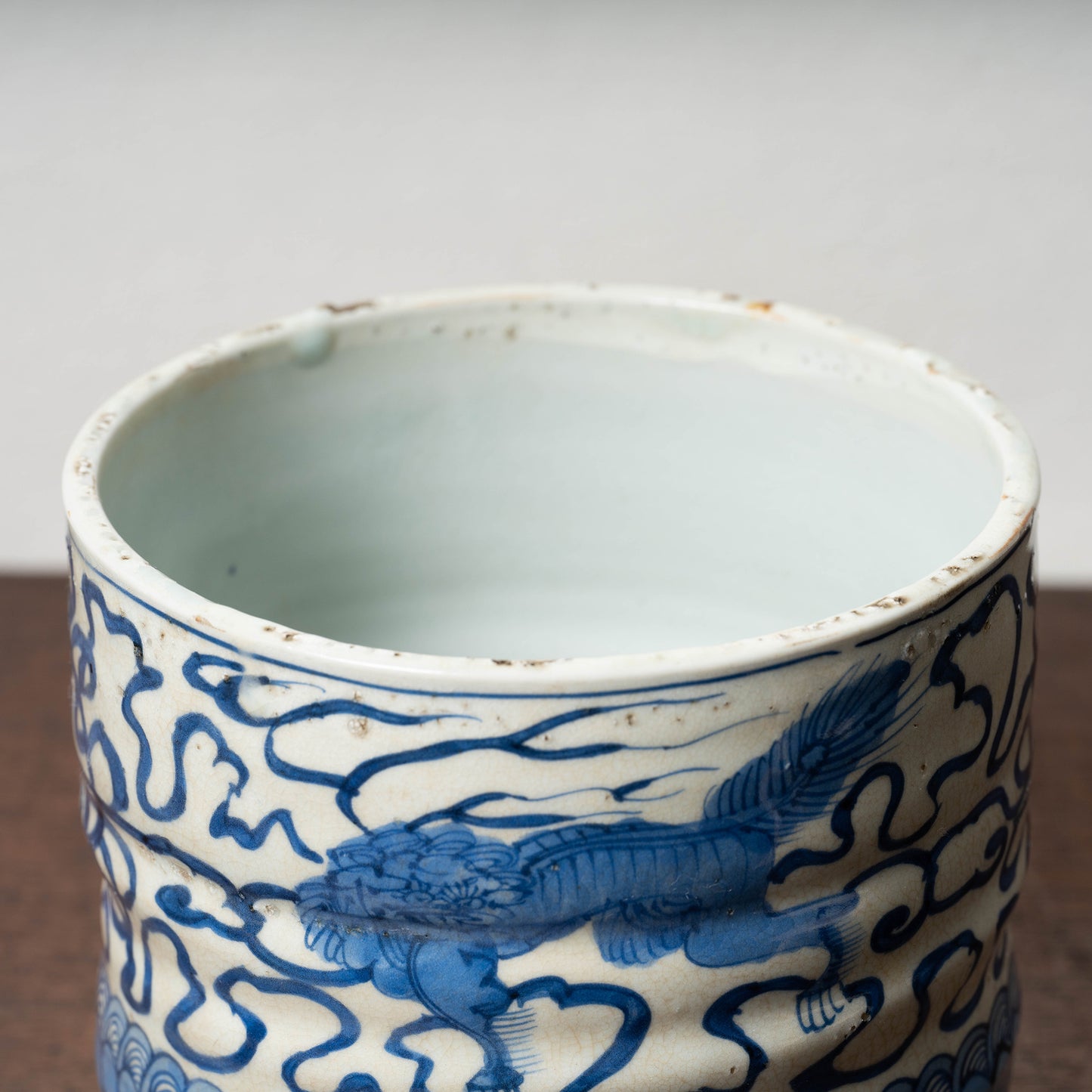 明末〜清初　青花獅子文火入（古染付獅子文水指）