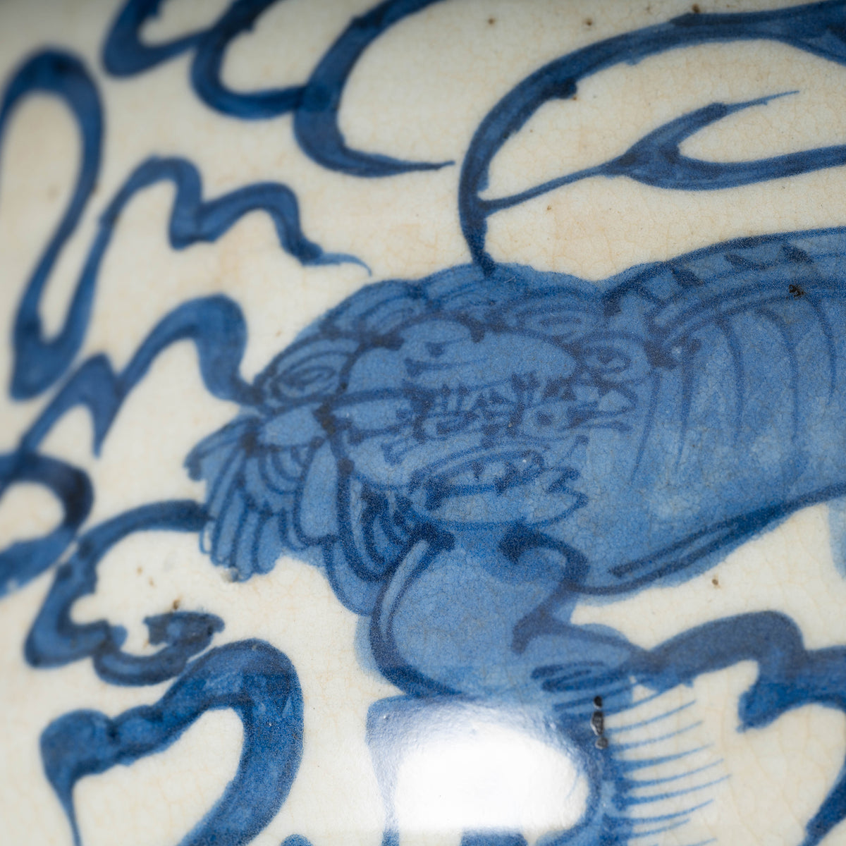 明末〜清初　青花獅子文火入（古染付獅子文水指）