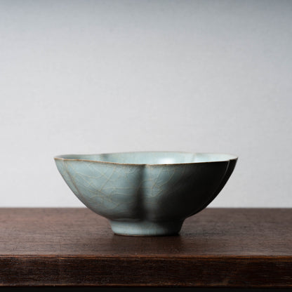 Southern Song Dynasty Guan ware Celadon Teabowl with Flower Shaped