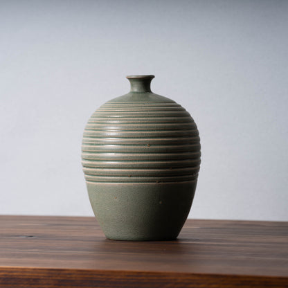 Northern Song Dynasty Yue ware Meiping Vase with linear Design