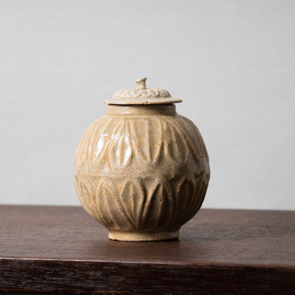 Southern Song Dynasty Yue ware Celadon Jar with Flower Design