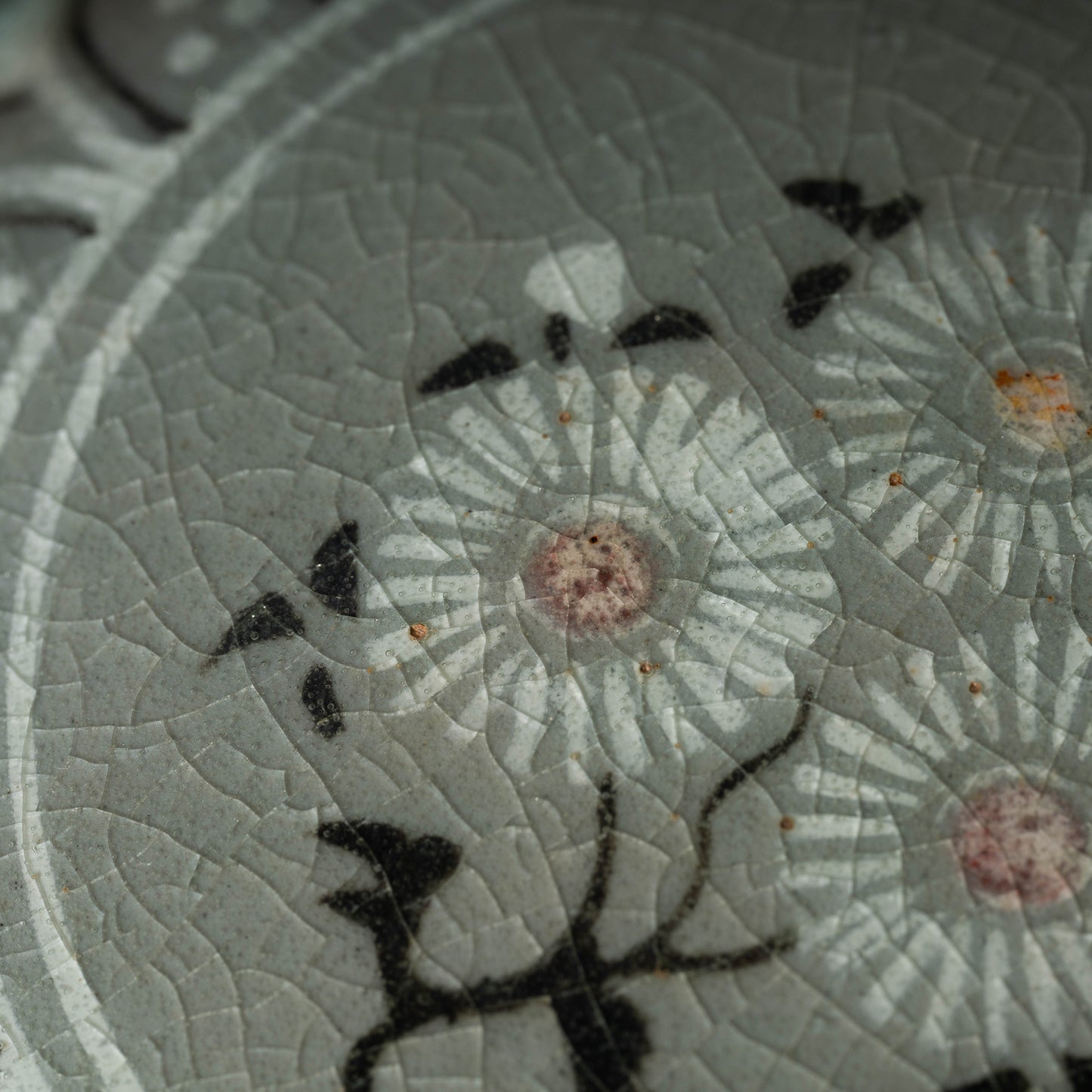 Goryeo Celadon Covered Box with Inlaid Cinnabar Chrysanthemum Design