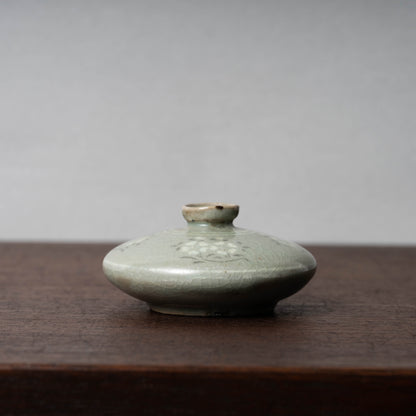 Goryeo Celadon Oil Pot with Inlaid Peony Design