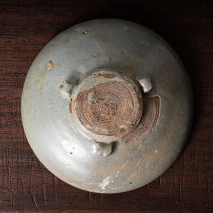 Goryeo Celadon bowl with Three legs