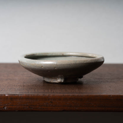 Goryeo Celadon bowl with Three legs