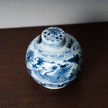 Yuan Dynasty Blue and white porcelain lidded jar