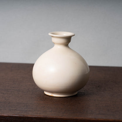 Tang Dynasty Xing ware White Porcelain Jarlet
