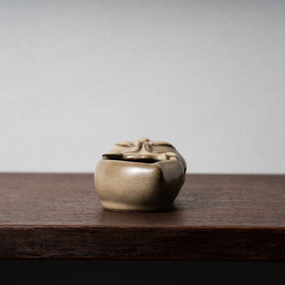 Southern Song Dynasty Guanware Rice-colored Celadon Washer with Peach Shaped