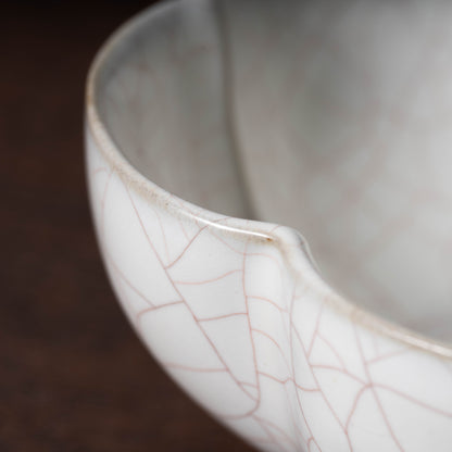 Qing Dynasty Ge-type ware Tea Bowl with Flower Shaped