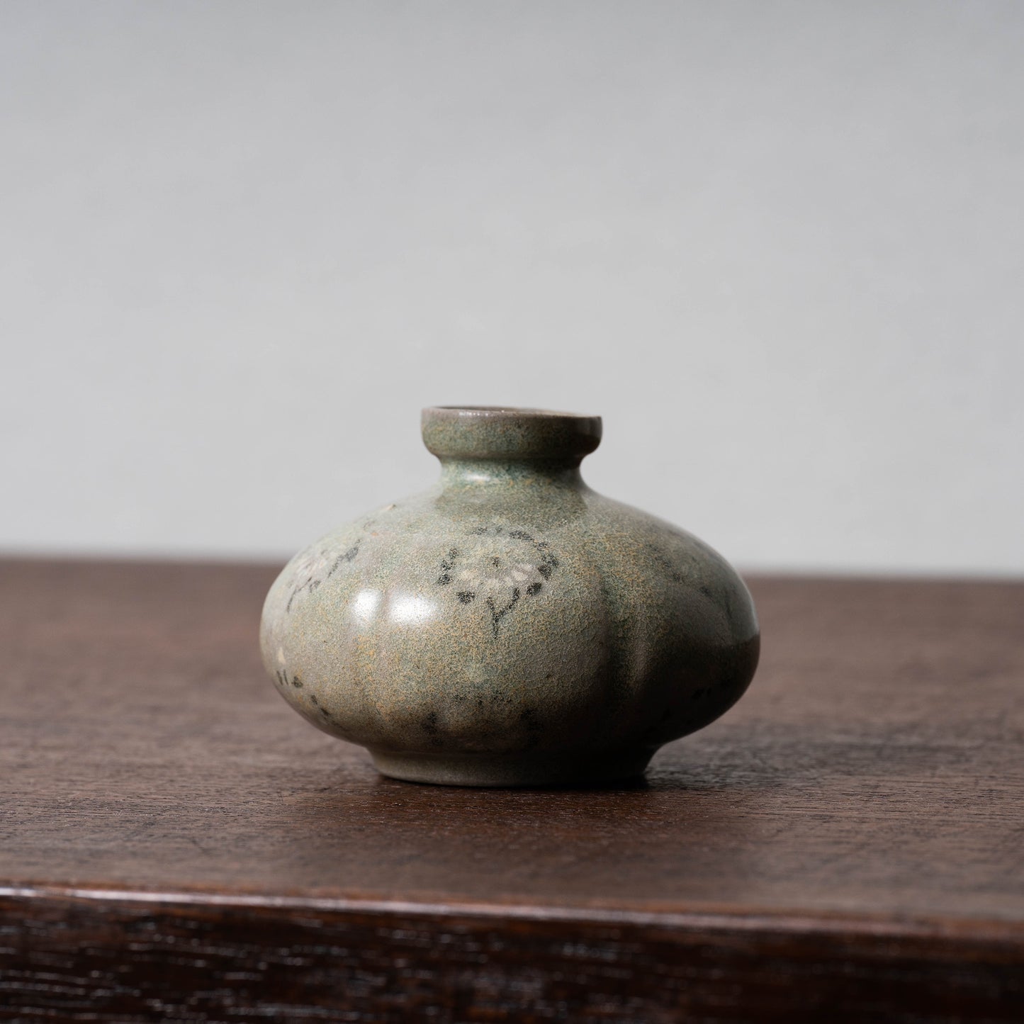 Goryeo Celadon Oil Pot with Inlaid Chrysanthemum Design