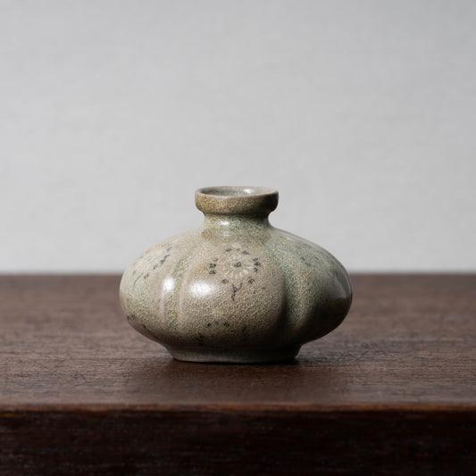 Goryeo Celadon Oil Pot with Inlaid Chrysanthemum Design
