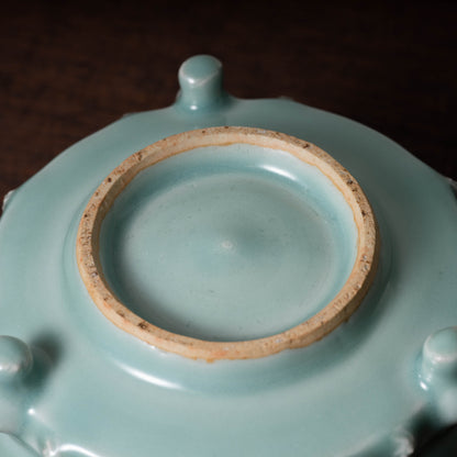 Longquan Celadon Basin with Three Legs and Studs Design