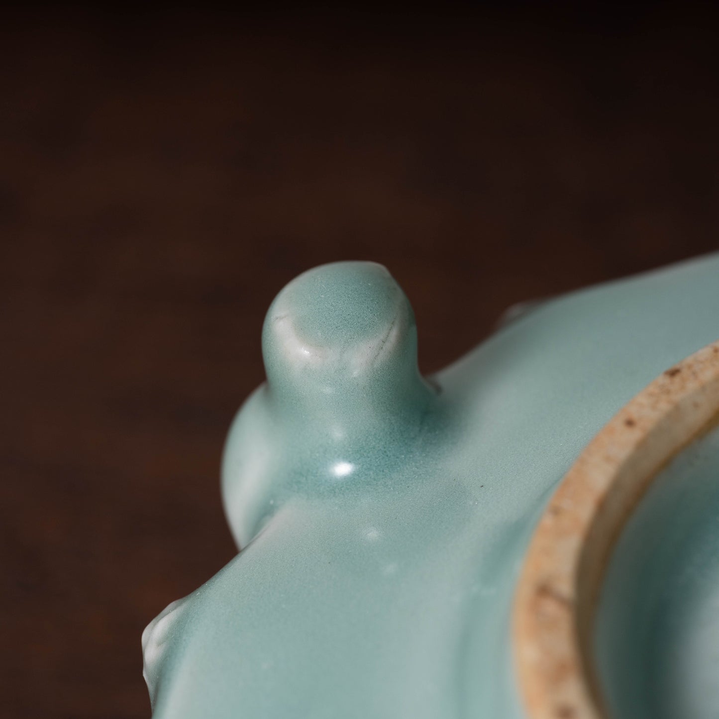 Longquan Celadon Basin with Three Legs and Studs Design