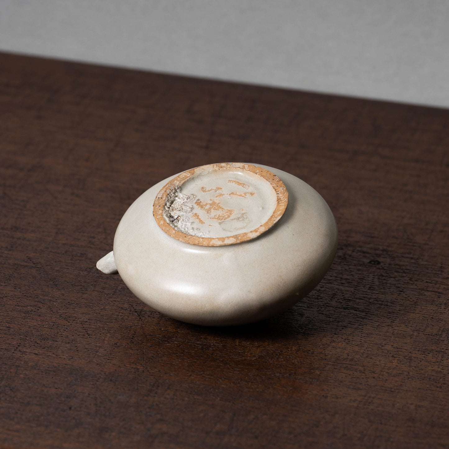 Joseon Dynasty White Porcelain Water Dropper with Flower Design in Underglaze Iron