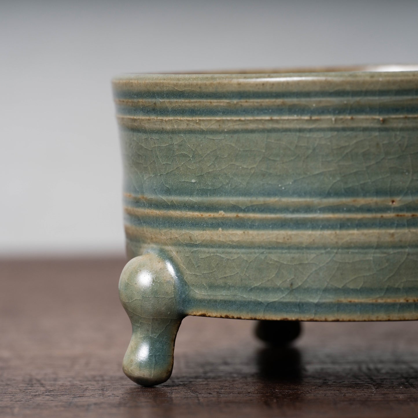 Northern Song Dynasty Yue Ware Brush Wash with Three legs